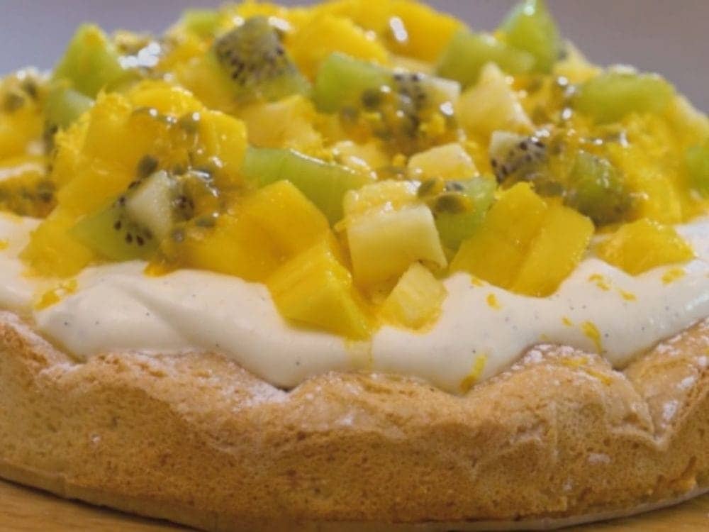 Amendoas com Chantilly e Frutas Amarelas