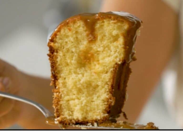 Bolo Queijadinha com Doce de Leite: Receita Cremosa e Fofinha!