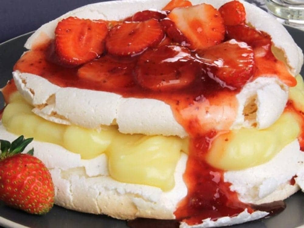 Pavlova de morango