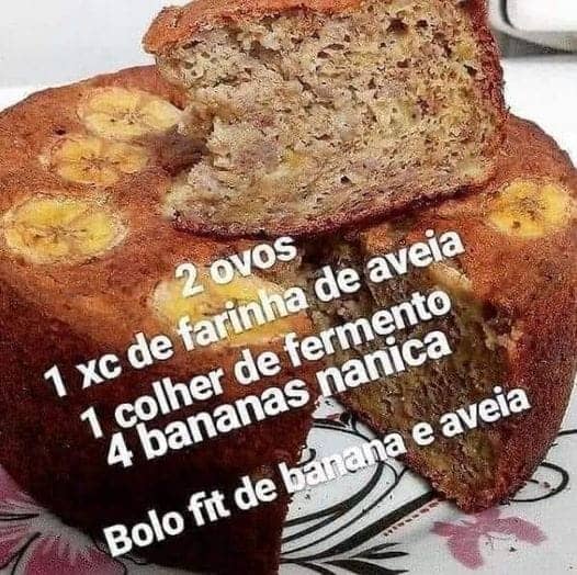Bolo fit de banana e aveia: cremoso e fofinho
