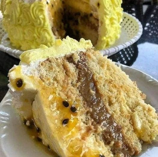 Bolo cremoso de Maracujá com doce de leite