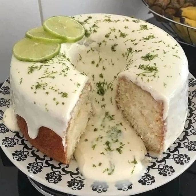 bolo de limão com cobertura fazer pra família ou pra vender
