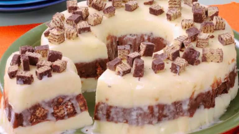 bolo de bis com sorvete de creme