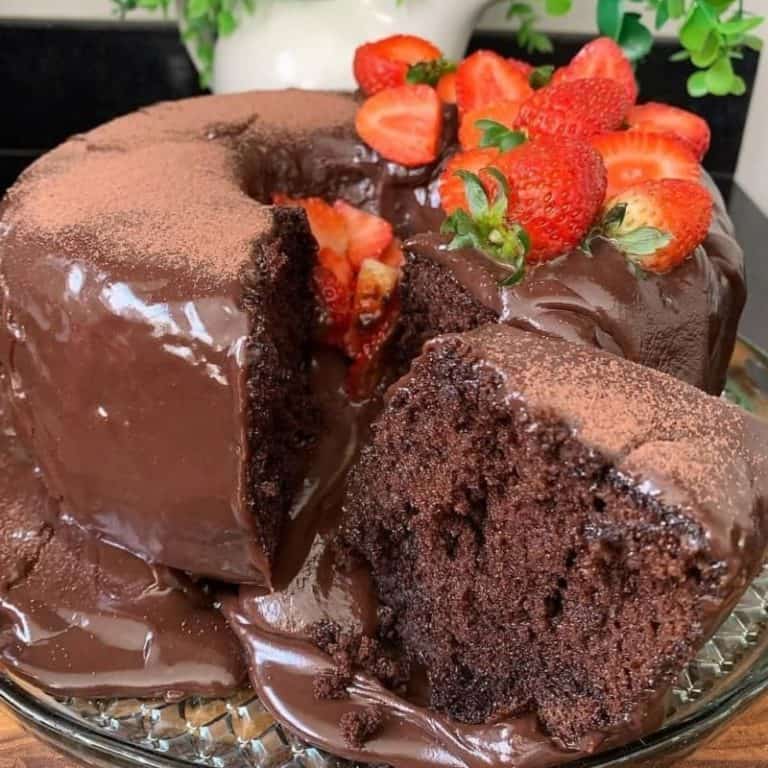 bolo de chocolate com morango