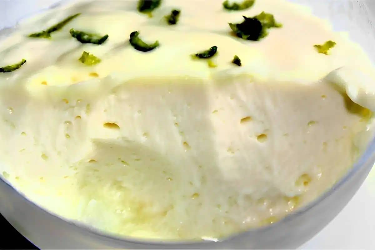 mousse de limão de liquidificador uma sobremesa