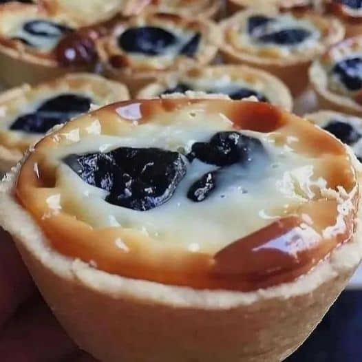 tortinha doce com ameixa