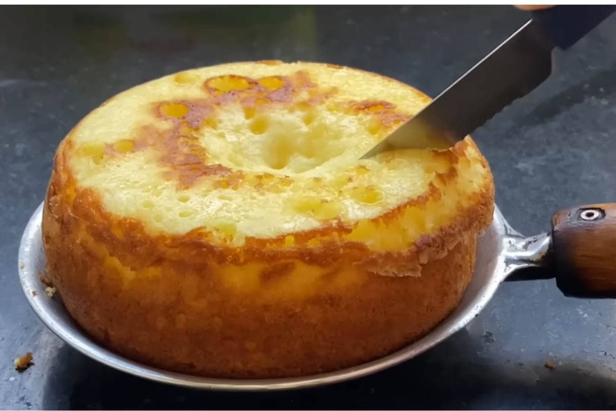 Receita fácil e deliciosa de bolo de panela com maizena e leite condensado para o lanche