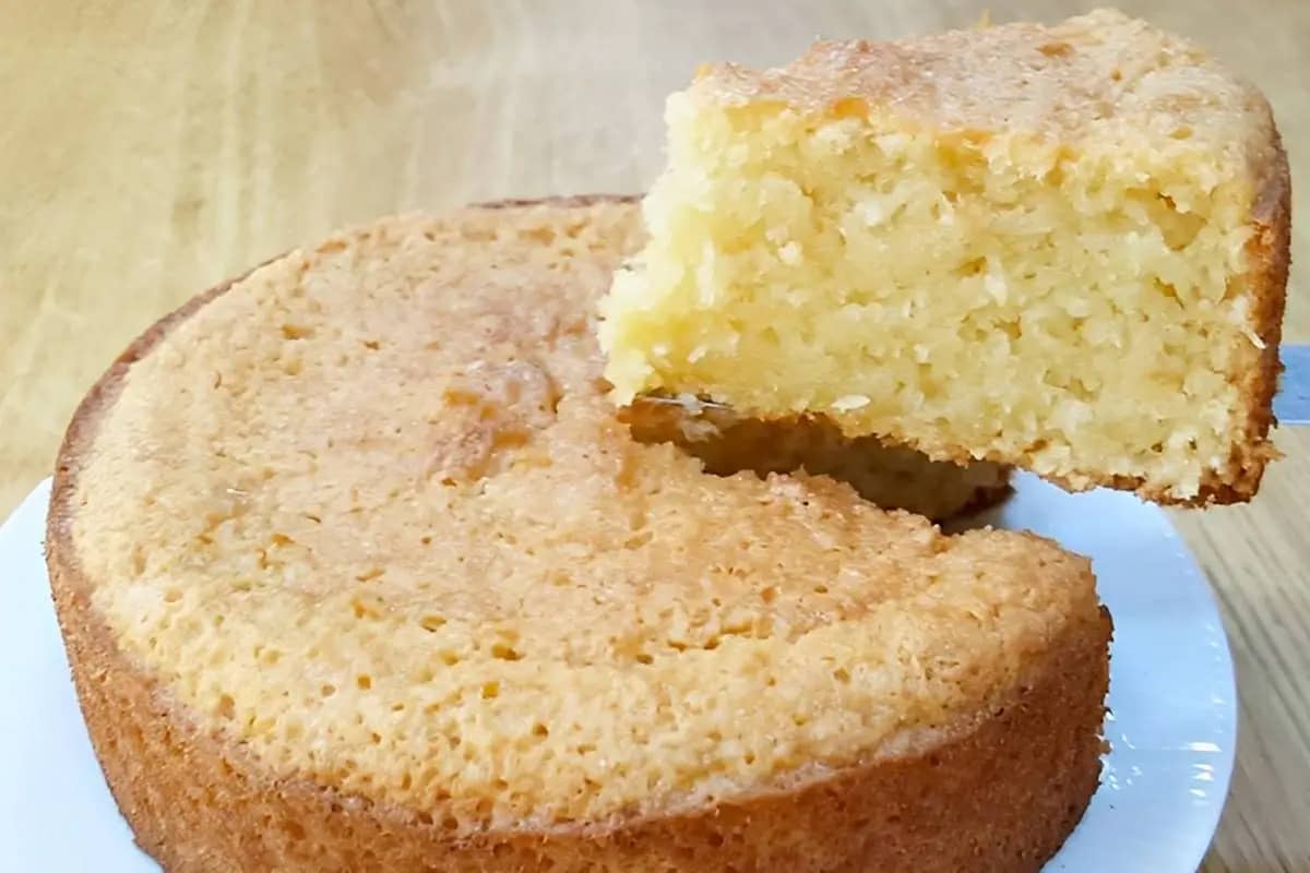 Bolo de coco sem farinha leite e manteiga molhadinho