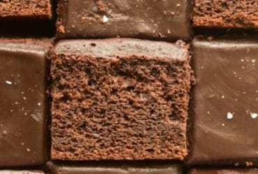 BOLO DE CHOCOLATE MAIS FÁCIL
