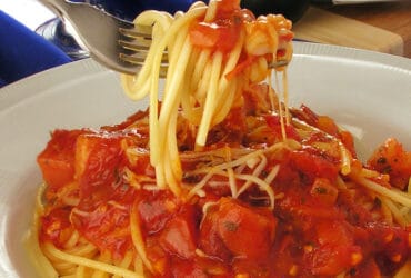 Esparguete com Molho de Tomate com Bacon 
