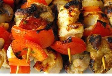 Espetada mista de vitela e legumes grelhados