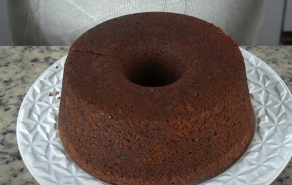 Bolo-de-café-simples-e-fofinho!!