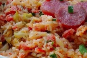 Receita de Arroz Cremoso com Linguiça Churrasco e Repolho