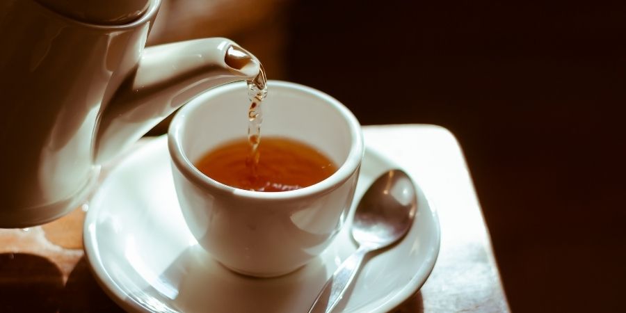 Bebida Noturna para uma Noite de Sono Reparador: Receita de Chá Relaxante