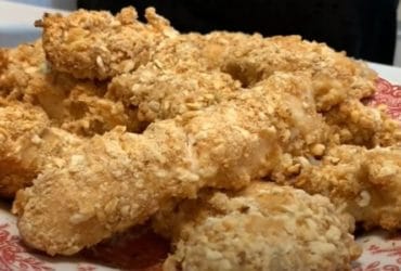 Receita de Frango empanado na Bolacha com creme de cebola