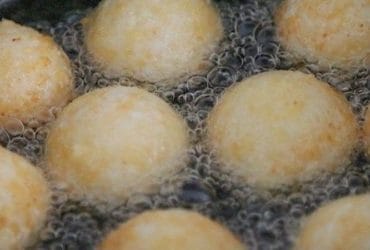 Receita de Pão de Queijo Frito Fofinho: Receita Incrível