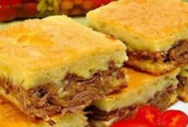 Receita de Torta de carne moída cremosa com mandioca e queijo