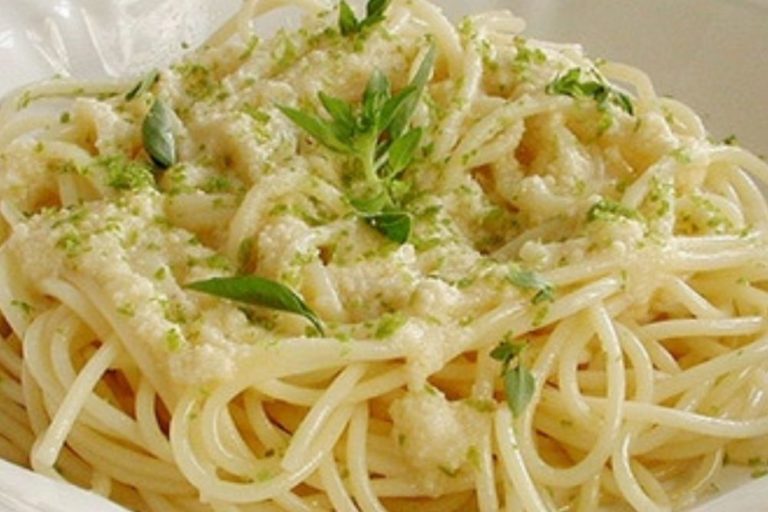 Carbonara ao limão! Uma delícia de massa com o toque de limão siciliano!