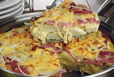 Receita de Fritada de batata com linguiça: receita prática e saborosa!