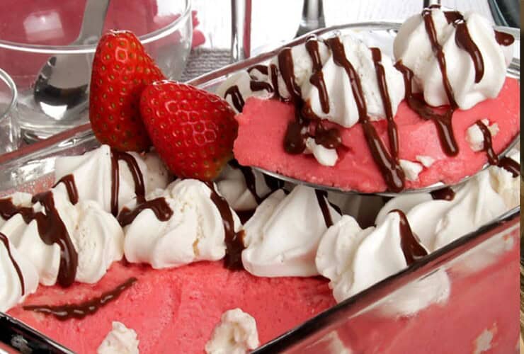 Receita de Mousse de morango com suspiro: receita cremosa e fofinha!
