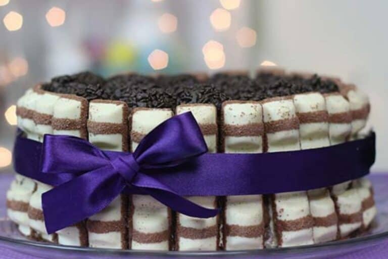 Bolo de Aniversário: Receita de bolo cremoso de chocolate