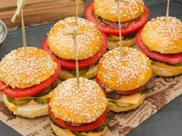 Mini hambúrguer caseiro: receita apetitosa e fácil de fazer!