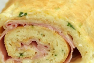 Receita de Rocambole de omelete recheado com peito de peru: cremoso e delicioso!
