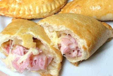 Receita de Pastel fácil com apenas 3 ingredientes: cremoso e caseiro!