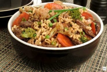 Receita de Yakisoba Fácil e Delicioso da Culinária Internacional