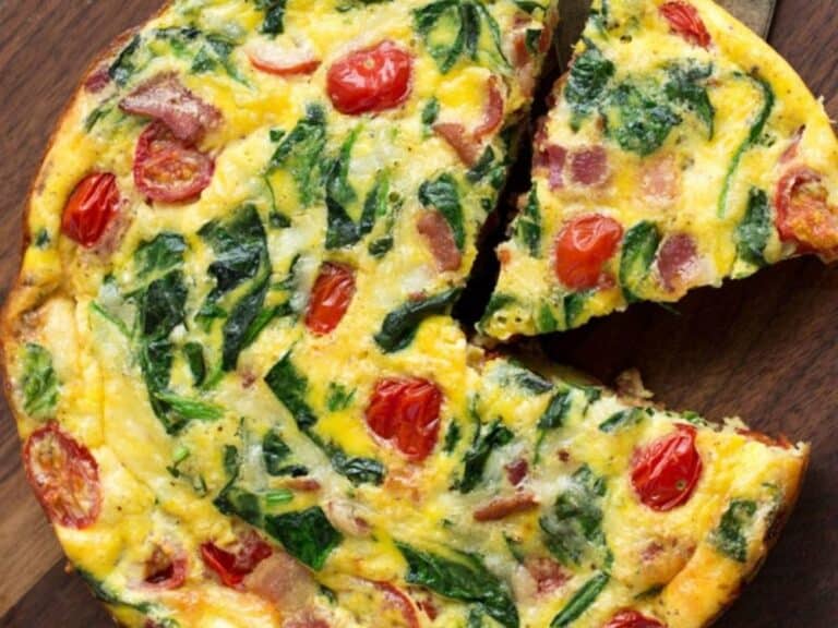 Omelete de forno com espinafre e queijo