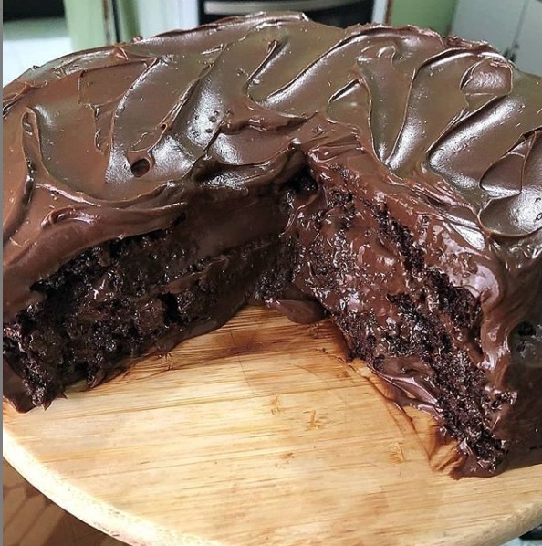 Receita de Bolo de Chocolate Mais Molhadinho e Fofinho: Receita Irresistível