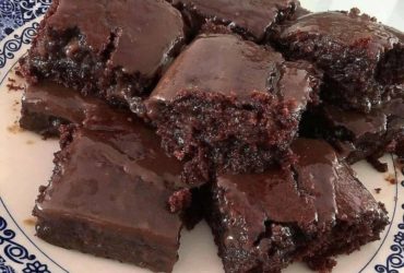 Receita de Bolo de Chocolate Cremoso e Fofinho