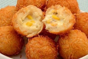 Receita de Bolinha crocante de queijo e milho: receita caseira e fofinha