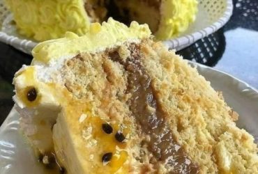 Receita de Bolo cremoso de Maracujá com doce de leite