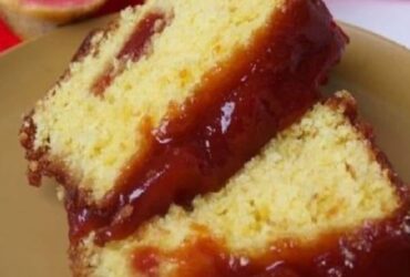Receita de Bolo de Fubá Cremoso com Goiabada