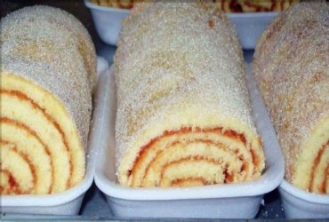 Receita de Bolo de Rolo Cremoso e Fofinho