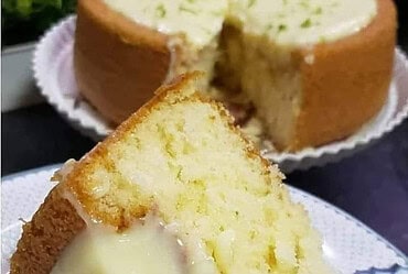 Receita de Bolo de iogurte cremoso e fofinho