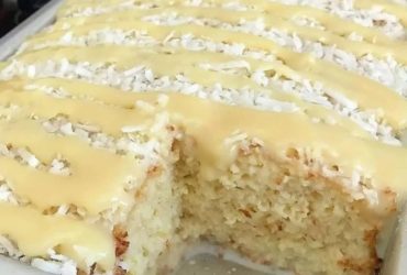 Receita de Bolo de Coco Cremoso e Fofinho - Faça Hoje!