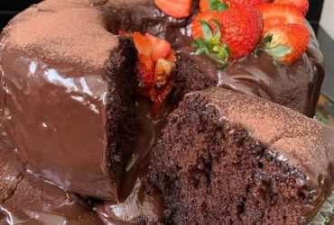 Receita de Bolo de chocolate com morango: receita fofinha
