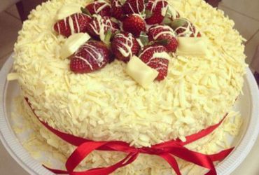 Receita de Bolo de Chocolate Branco Cremoso: Receita Caseira e Fofinha
