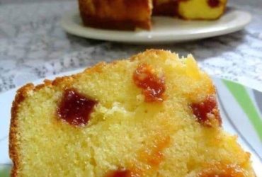 Receita de Bolo de Fubá Cremoso com Queijo e Goiabada