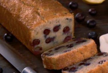 Receita de Bolo de Limão e Mirtilos Delicioso