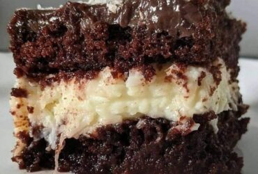 Receita de Bolo de chocolate recheado cremoso Beijinho
