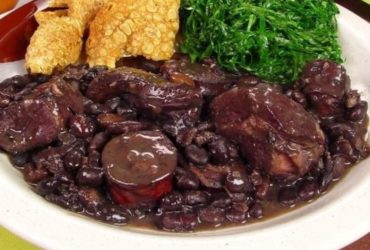 Receita de "Feijoada Tradicional Deliciosa: Receita Caseira e Cremosa"