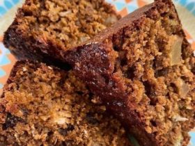 bolo de banana com nozes e maçã (sem lactose, açúcar e farinha)