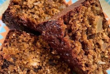 bolo de banana com nozes e maçã (sem lactose, açúcar e farinha)