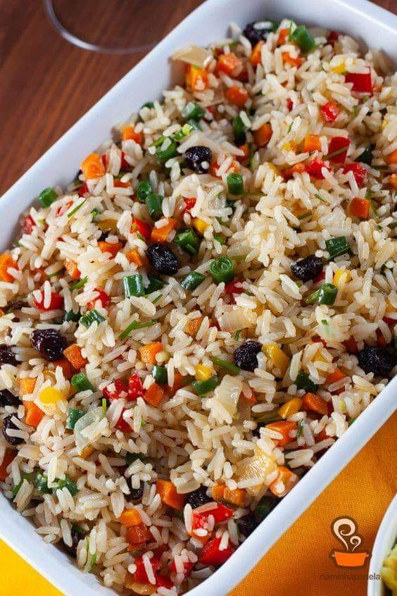 Incremente o arroz do  Deliciosa receita de Arroz com Uvas-Passas e Legumes!
