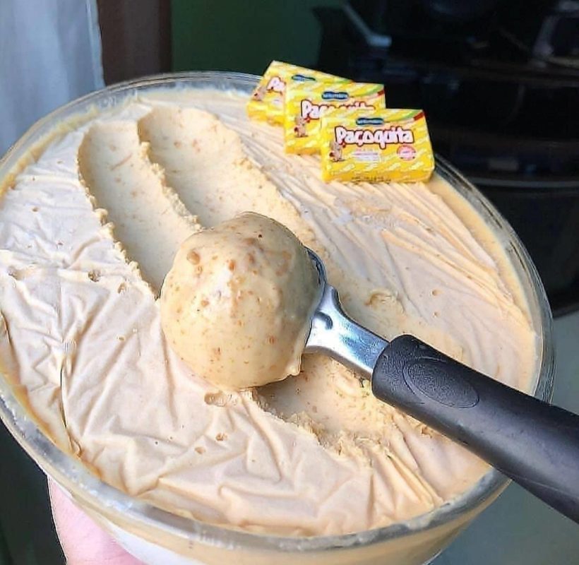 sorvete de paçoca cremoso de 3 ingredientes para seu natal