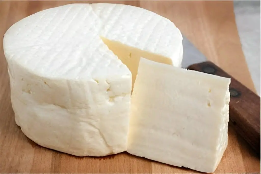 Faça em minutos! Use 3 ingredientes para um queijo caseiro muito barato