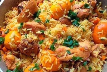 arroz com galinhada e pequi